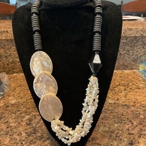 VINTAGE 1980’S CHUNKY BOHO NECKLACE $25